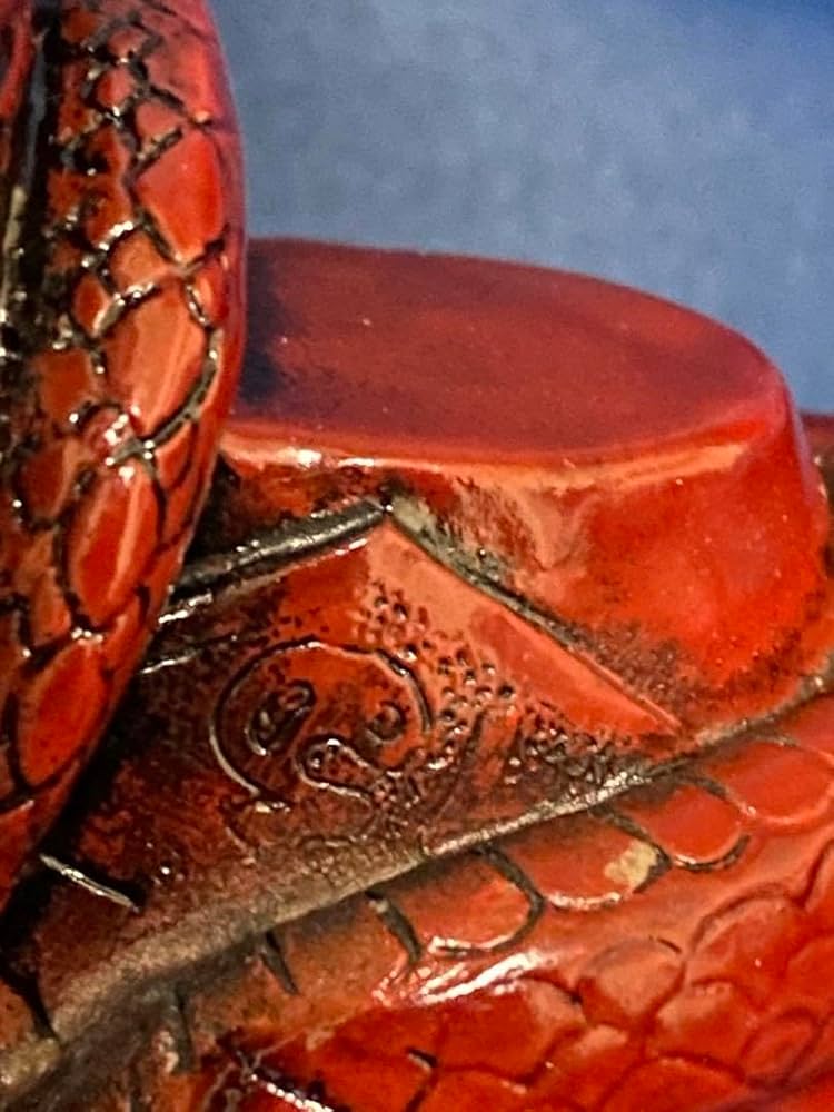 赤い石の彫刻  置物　約20cm 赤い石の彫刻 置物約20cm