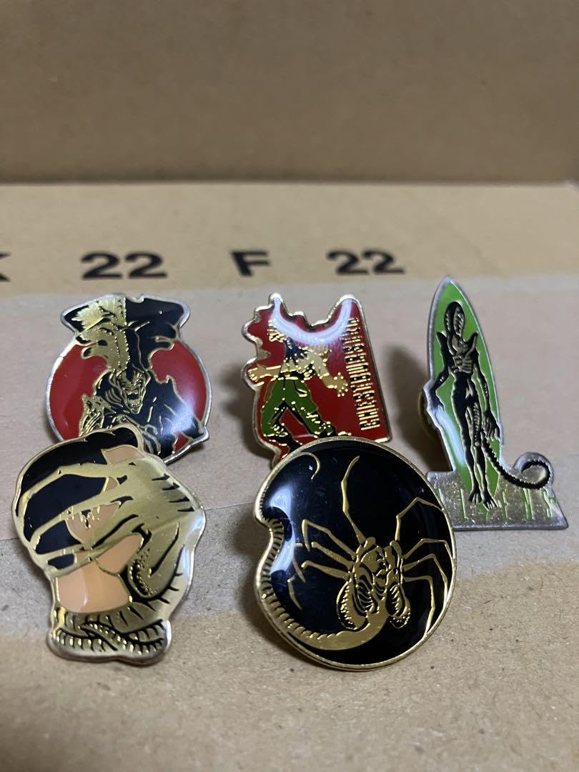 エイリアン・シリアルナンバー付きピンバッチ Amazon | ヴィンテージ エイリアン2 ピンバッジ セット フェイス