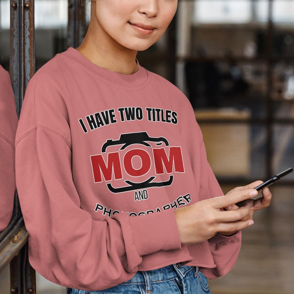 Mom and Photographer Cropped Long Sleeve T-Shirt - Art Women's T-Shirt - Funny Long Sleeve Tee