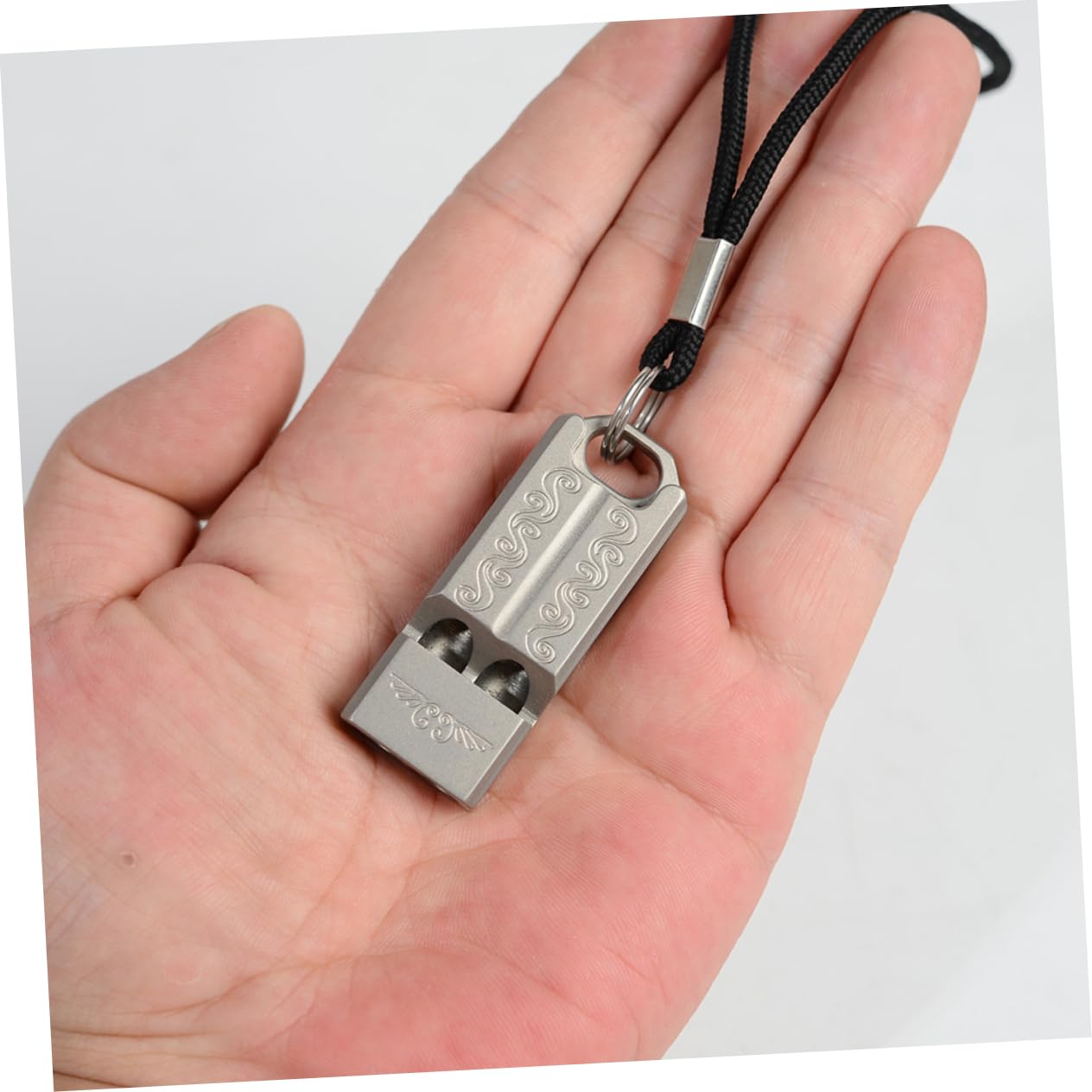 Titanlegierung Überlebenspfeife mit Handgelenkschlaufen für Outdoor Sport