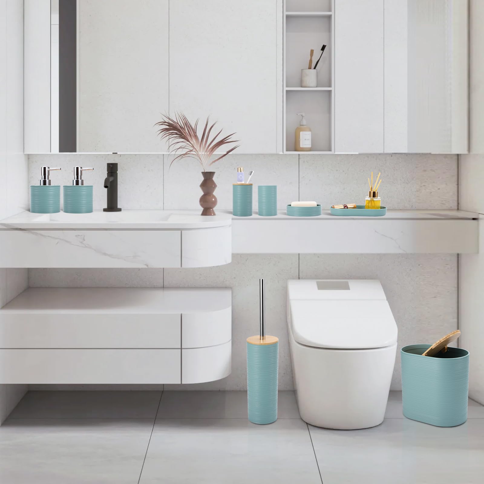 XLHOMO Blaues Badezimmer-Set, hellblaues Badezimmer-Zubehör-Set mit Mülleimer, 2 Seifenspender, Seifenschale, Zahnbürstenhalter, Zahnbürstenbecher, WC-Bürste, Tablett und Qtip-Halter für