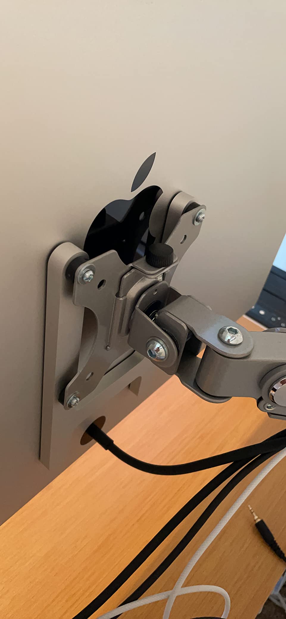 10/mo Finance MountIt! Single Monitor Arm Mount Desk Stand Full Motion Height Adjustable