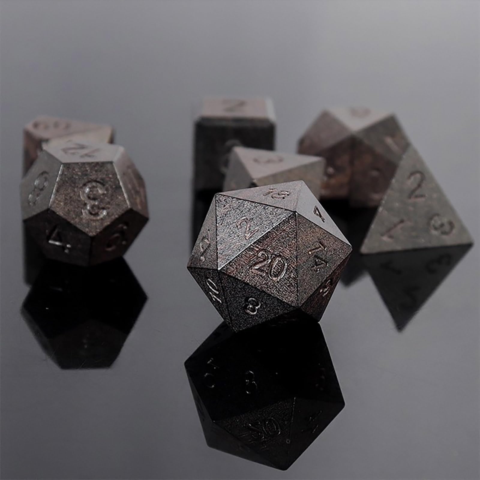 Sharp Edge Dungeons Dragons - Juego de 7 dados poliédricos de madera hechos a mano para campañas de RPG, coleccionistas de dados