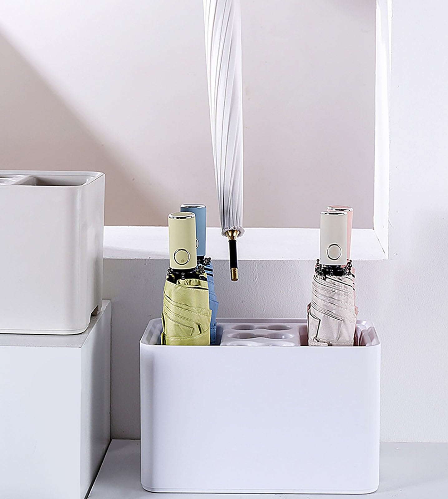 Regenschirmhalter Kunststoff Schirmständer mit Abtropfschale, rechteckiger Schirmständer mit großer Kapazität, Schirmhalter mit Anti-Rutsch-Streifen, für große und kurze Regenschirme (Farbe: Grau)