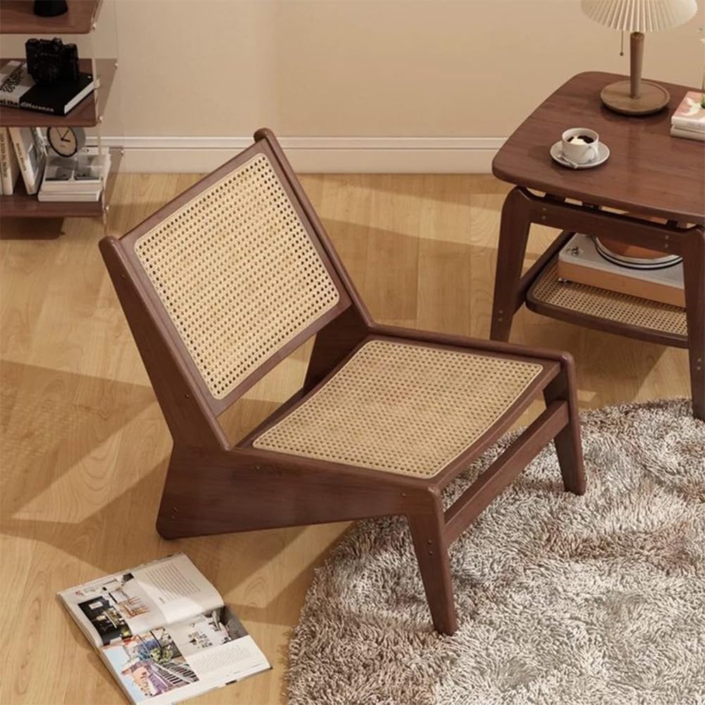 Fauteuil de lecture en rotin compact pour optimiser les petits angles du salon