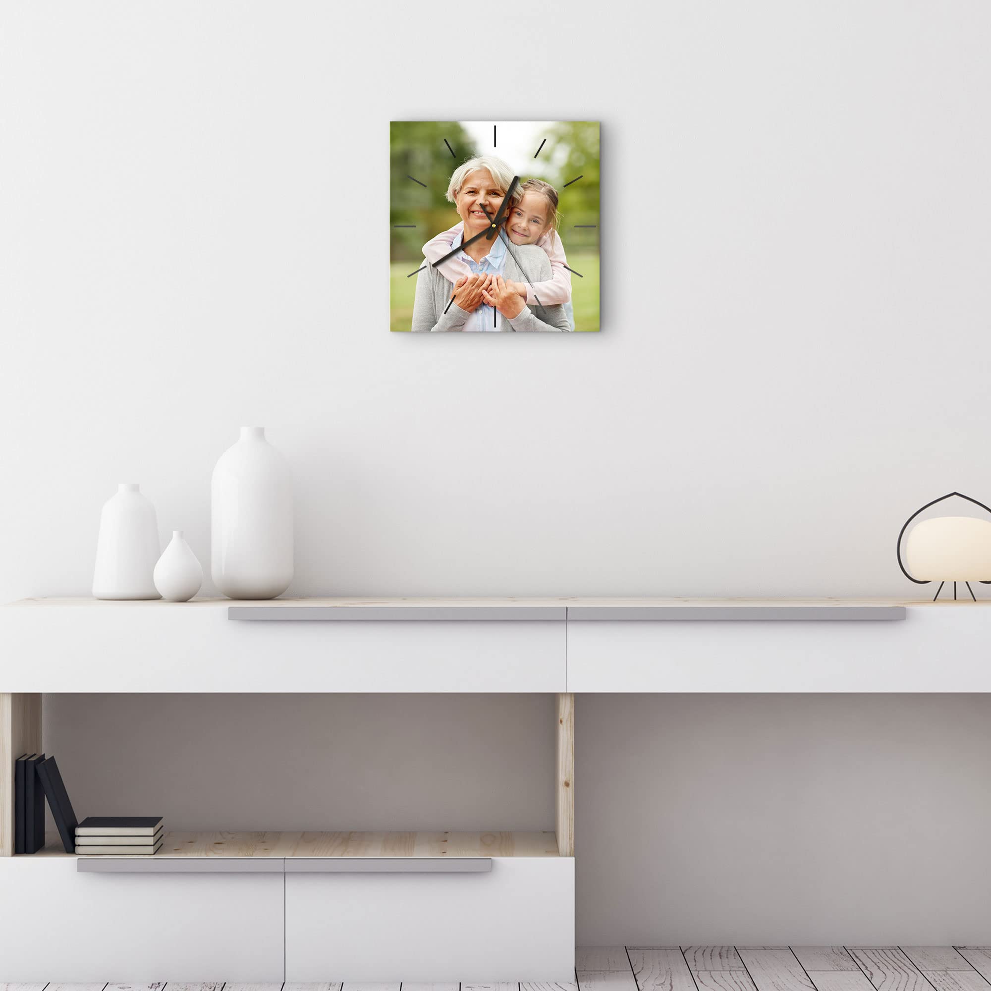 DEQORI Reloj de cristal personalizado con foto, 30 x 30 cm, moderno, blanco, imagen propia, diseño silencioso y elegante, reloj de pared para sala de estar y cocina, moderno reloj de pared para la