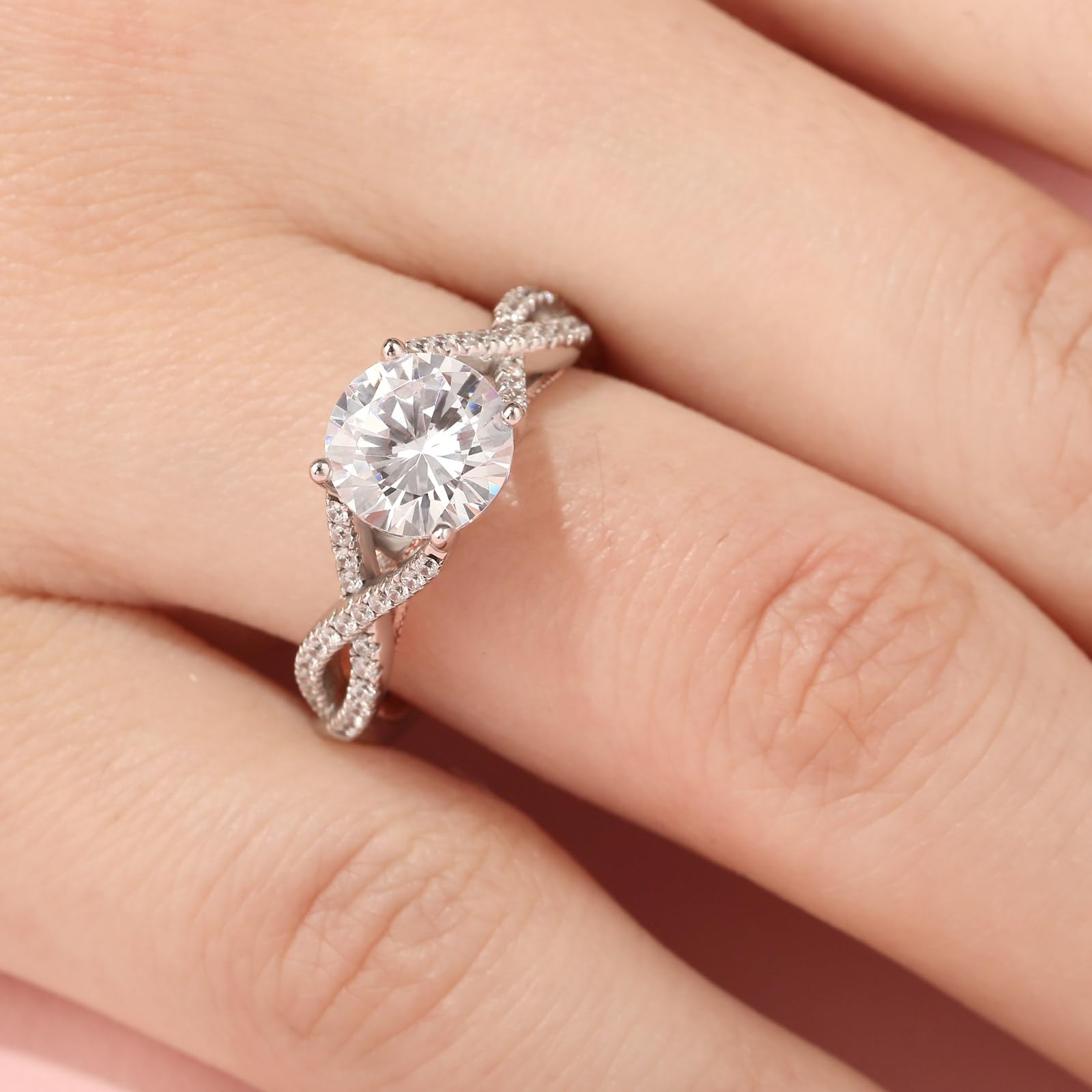 Jeulia Anillos de dos tonos de plata esterlina para mujer: Anillo de filas de torsión de eternidad de corte redondo Anillo de compromiso de promesa Anillo de compromiso de joyería de circonio cúbico