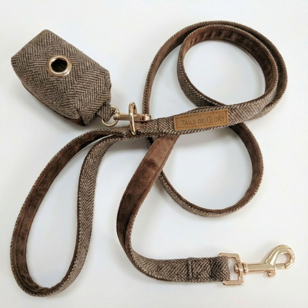 Halsband und Leine Set für Hunde aus Tweed und Samt, 3-teilig | Tails of Glory: verstellbares Hundehalsband, 150 cm Leine und Kotbeutelspender für stilvolle Spaziergänge.