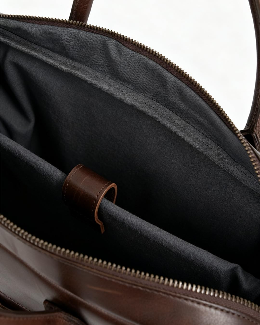 HOLZRICHTER Berlin - Große Aktentasche aus Leder (No 1-1), 30 x 39 x 10 cm Laptoptasche für Herren, Hochwertiges 15" Briefcase für die Arbeit, Businesstasche