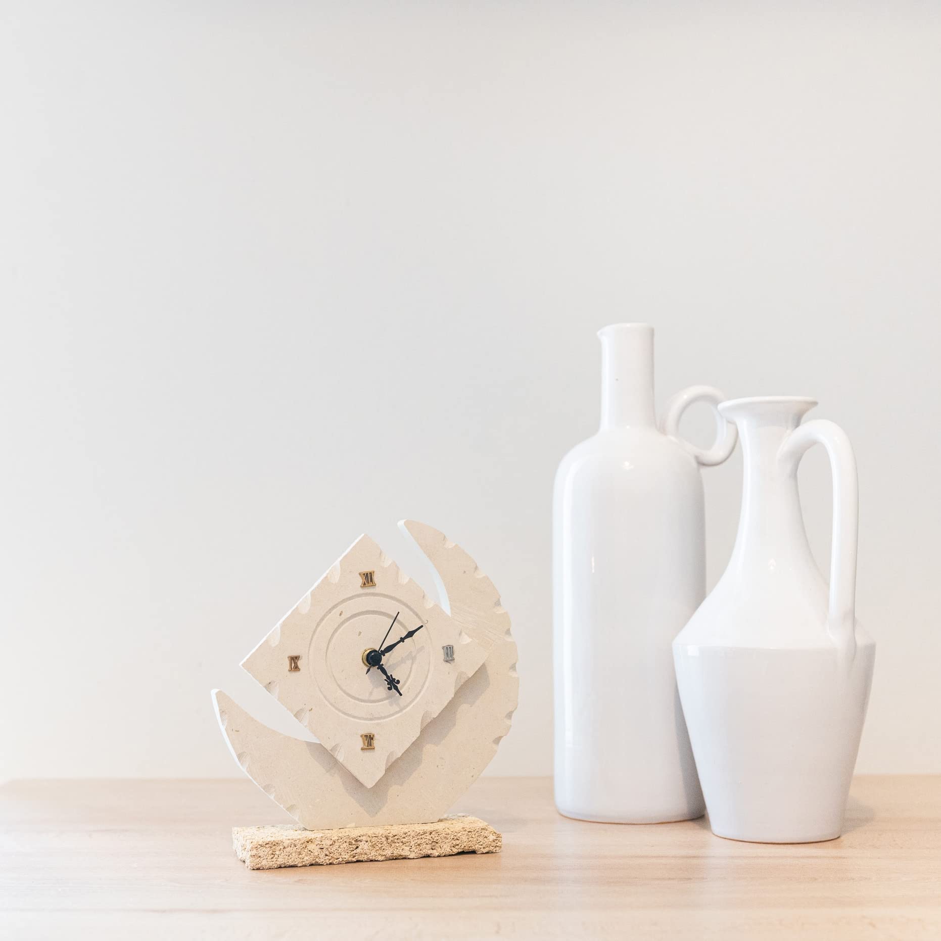 Orologio Decorativo AMORINI In Pietra Leccese - Bomboniera Artigianale Salentina 19x16 Cm - Foto 2