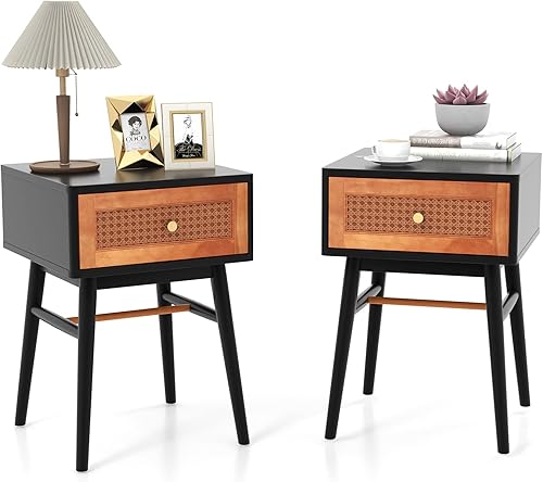 Giantex Juego de 2 mesitas de noche de ratán, mesa auxiliar bohemia con cajón de almacenamiento decorado de ratán y patas de madera maciza, mesa de