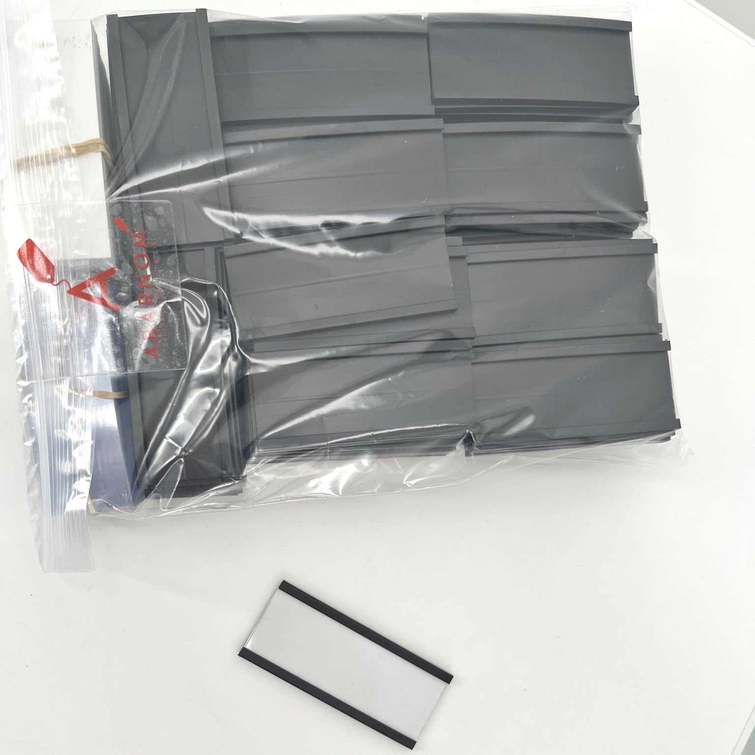 100 sztuk uchwyt na etykiety magnetyczne 30MM wysoki i 70MM długości. Stojak na półki z magnesem, Magnetyczne stojaki na półki, Plakaty cenowe
