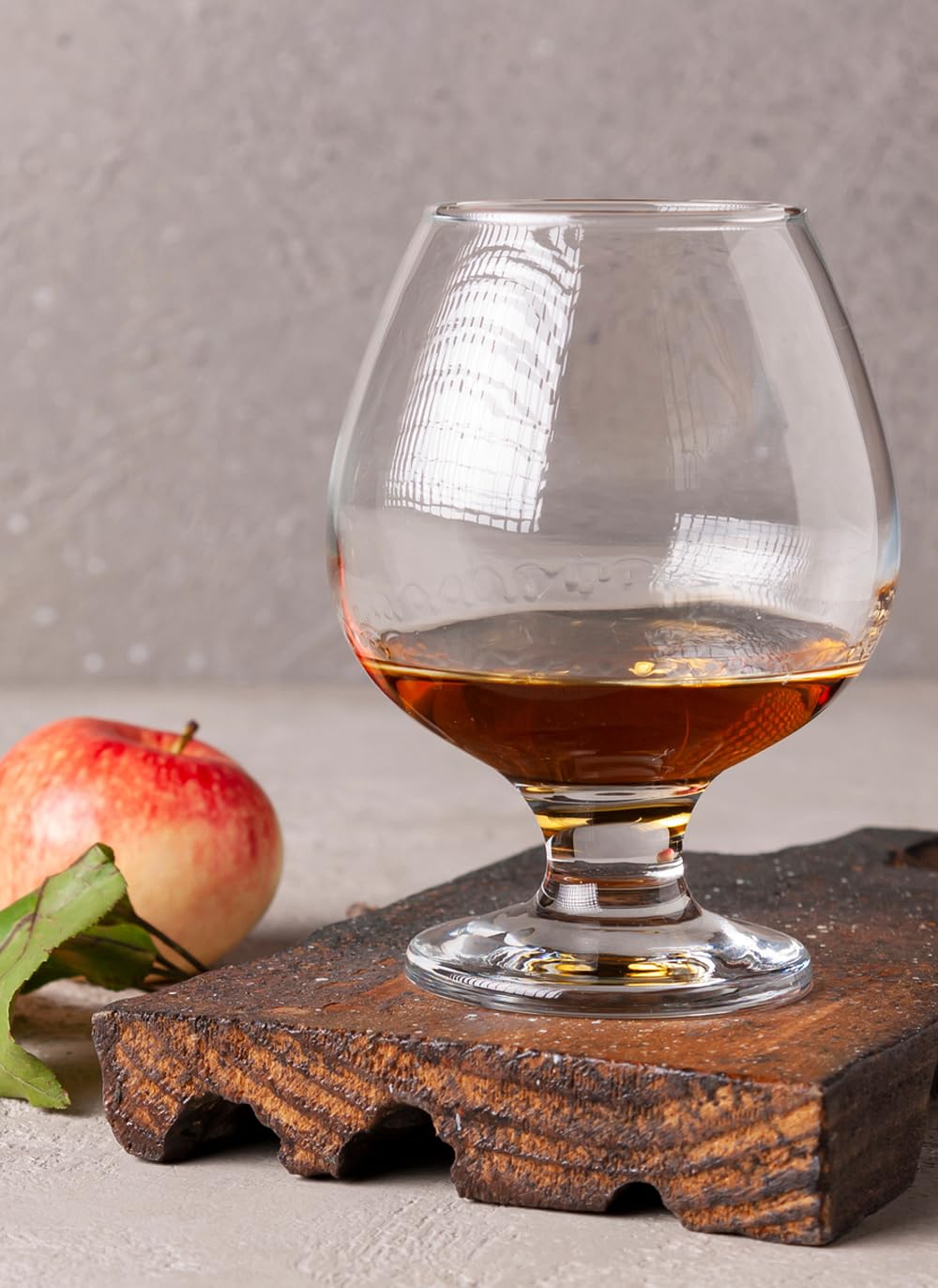 Dauphin Calvados Hors d‘Age – Lang gereifter, fruchtbetonter Apfelbrand aus der Normandie mit 40% vol. (1 x 0,7l)