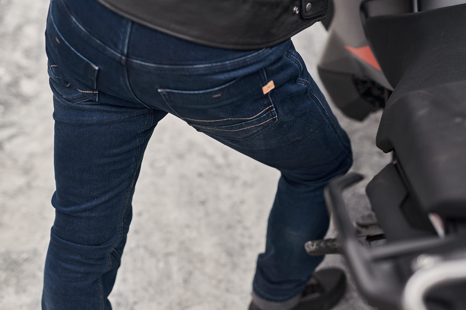 SHIMA DEVON Dżinsy motocyklowe, wentylowane, elastyczne, slim fit, męskie spodnie jeździeckie ze wzmocnieniami FiberQL, ochraniacze kolan i bioder CE (męskie, ciemnoniebieskie, 36 długie)