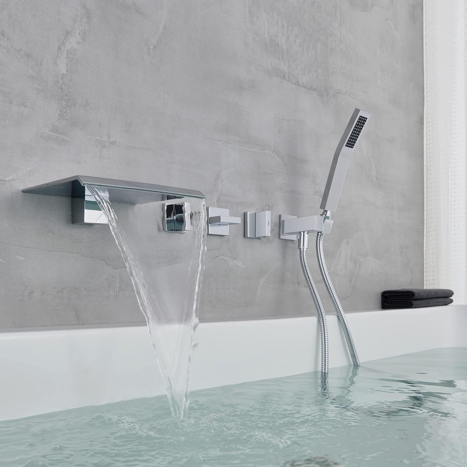 Grifería Mural Tipo Cascada con Ducha de Mano, Juego de grifos de Agua fría y Caliente de latón para baño contemporáneo, Acabado Cromado Pulido, 3 manijas.