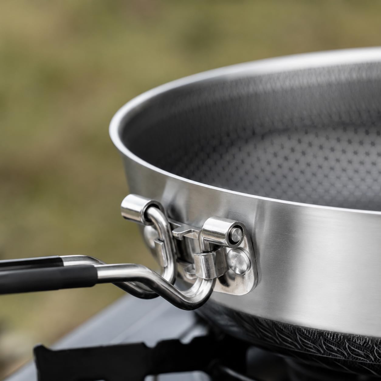 Camping Kochgeschirr Set, Topfset für Campingkocher, stapelbar, poliertes Material, Dämpfeinsatz, hitzebeständige Griffe, Campinggeschirr, Outdoor-Kochgeschirr-Set mit 2