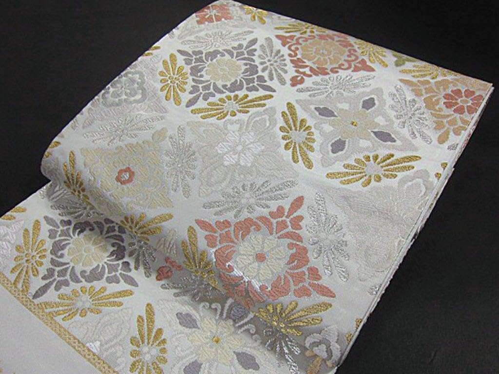 上質な逸品　新品　西陣織高級袋帯 美しいキモノ掲載柄【綿芯御仕立付】七宝松 Amazon.co.jp: 上質な逸品 西陣織高級袋帯 美しいキモノ掲載柄綿芯御