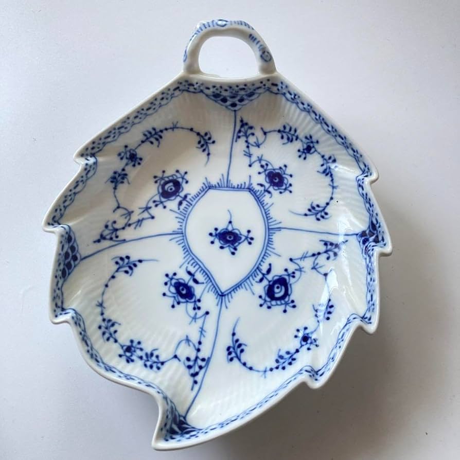 ロイヤルコペンハーゲン ブルーフルーテッドハーフレース リーフプレート Amazon.co.jp: ロイヤルコペンハーゲン ブルーフルーテッドハーフ