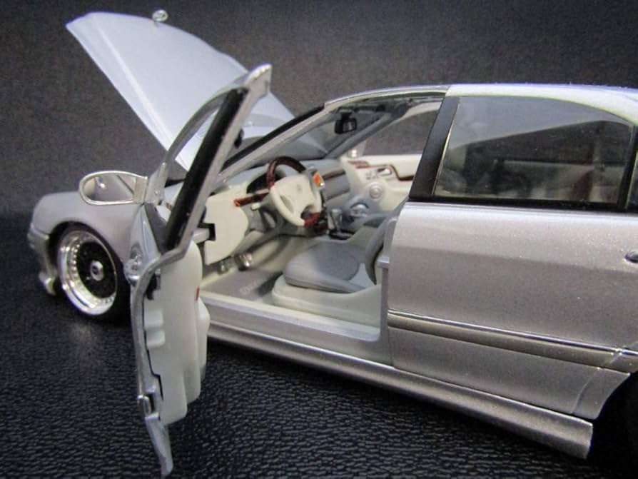 1/18 メルセデス ベンツ　 W220後期　AMG　カスタム Amazon | 1/18 メルセデス ベンツ Mercedes-Benz S-Class W220