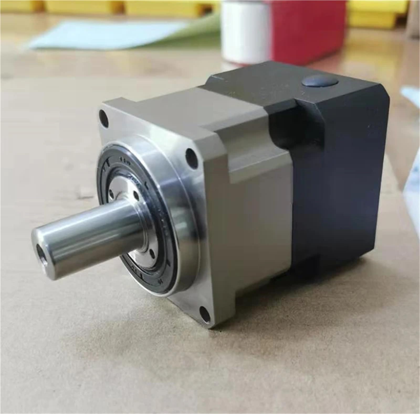 Réducteur planétaire hélicoïdal de Haute précision, Rapport de 5 arcmin (15:1 à 100:1) for Moteur Pas à Pas NEMA23, Arbre d'entrée 1/4" 6,35 mm