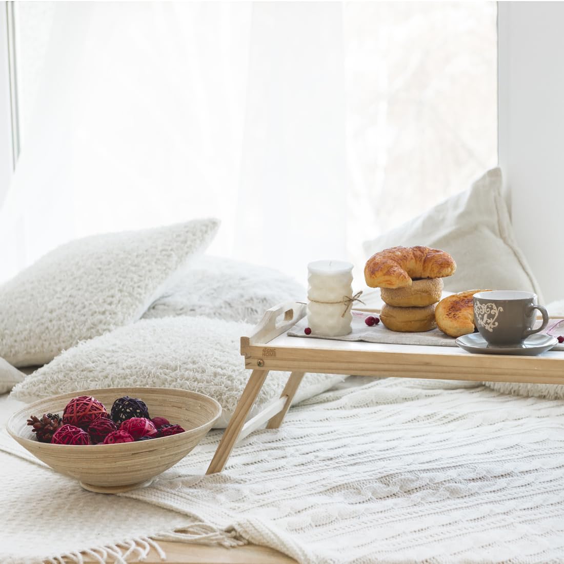 Plateau en bambou avec double fonction : Table de petit-déjeuner avec pieds déployants et bord haut - Idéal pour lit et canapé - Table pliante - Plateau en bois - 50 x 30 x 23 cm