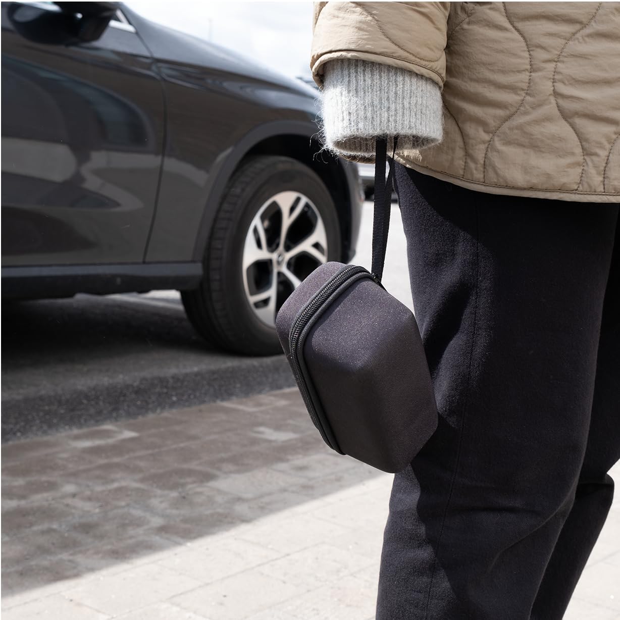 Airbird C7 - Pompa d'aria portatile e compressore ad alte prestazioni con batteria integrata, torcia, impostazione rapida e spegnimento automatico per un gonfiaggio preciso e senza sforzo.