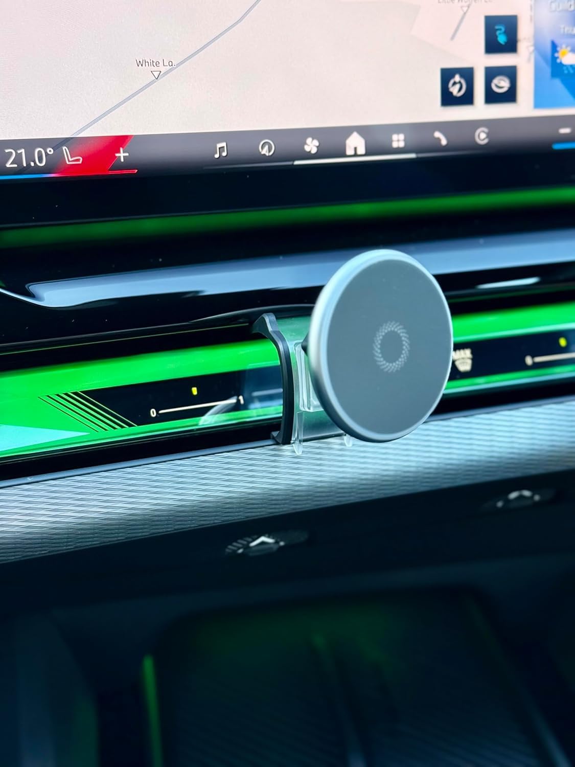 Kompatibel mit BMW Magnetisches kabelloses Handy-Ladegerät Hellgrün | Pro Travel Comfort System | Kompatibel mit BMW 5er i5 M5 G60 G61 G90 G91 2024-2026 | Comfort Wireless Phone Holder