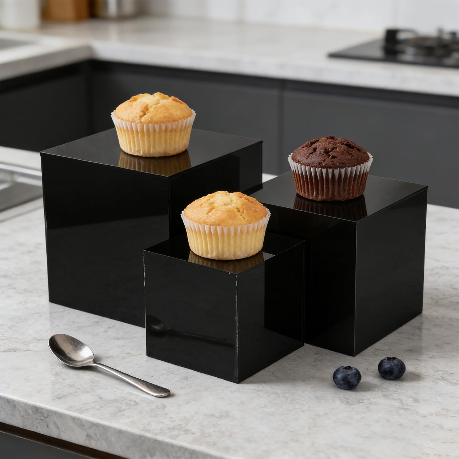 SHINEOFI 3 Pezzi Set da 3 Alzatine Nere in Acrilico 4”/5”/6” per Buffet, Cubi Espositivi Impilabili per Dolci, Negozi e Collezioni, Supporti Cubici Leggeri per Presentazioni Professionali