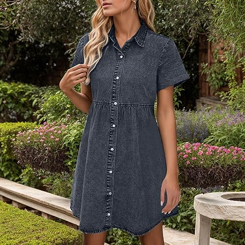 Robe en jean fluide avec boutonnière décorative et coupe moderne