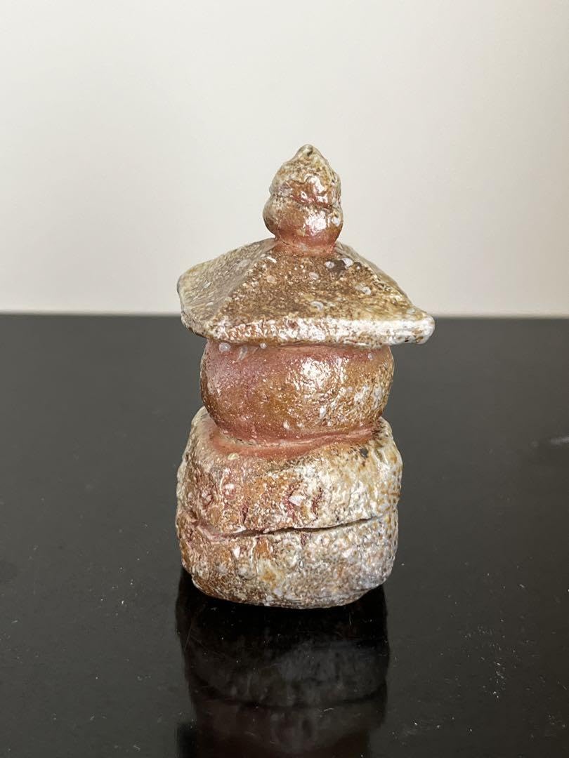 岸野寛　伊賀焼〆香合　京都思文閣個展　共箱　五輪塔　茶道　茶道具　陶芸 Amazon.co.jp: 岸野寛 伊賀焼〆香合 京都思文閣個展 共箱 五輪塔