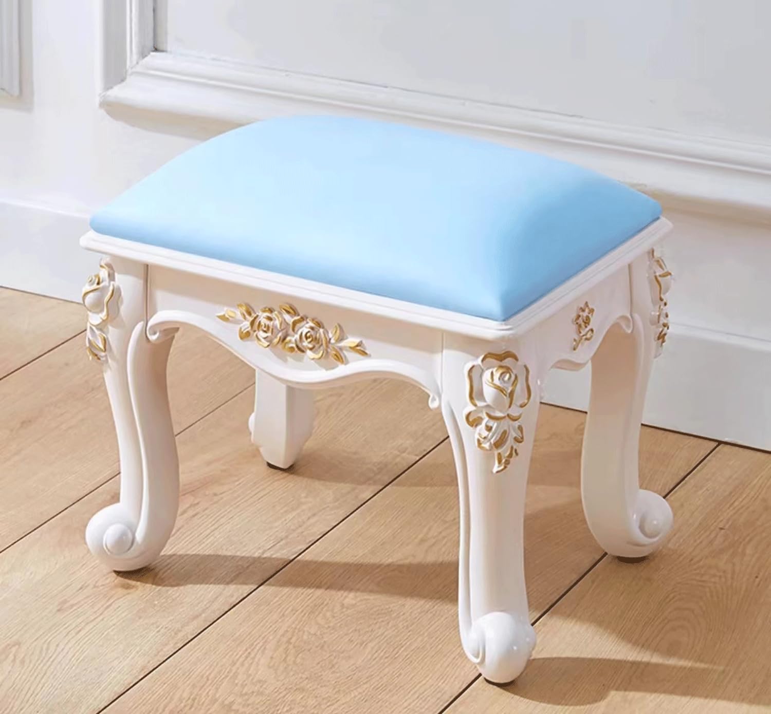 Tabouret de table basse bleu et or pour vos moments de détente