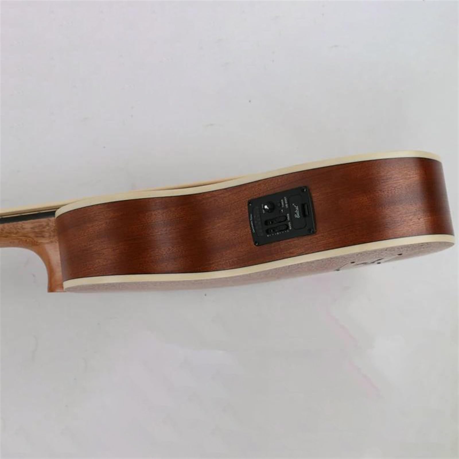 30-calowa Mini Gitara Elektryczna 4-strunowa Gitara Basowa Pełna Sapele Vintage Zamknięte Pokrętło Ukulele