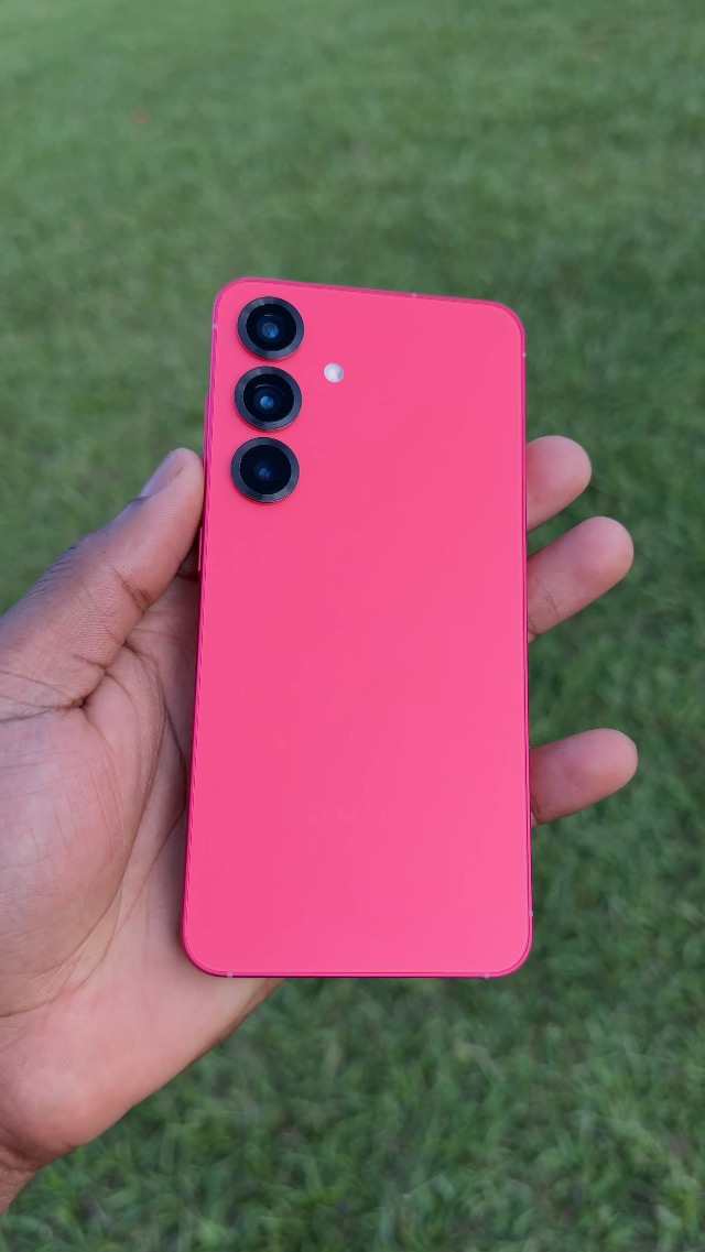 Watch Samsung Galaxy S25 Coralred finish on Amazon Live