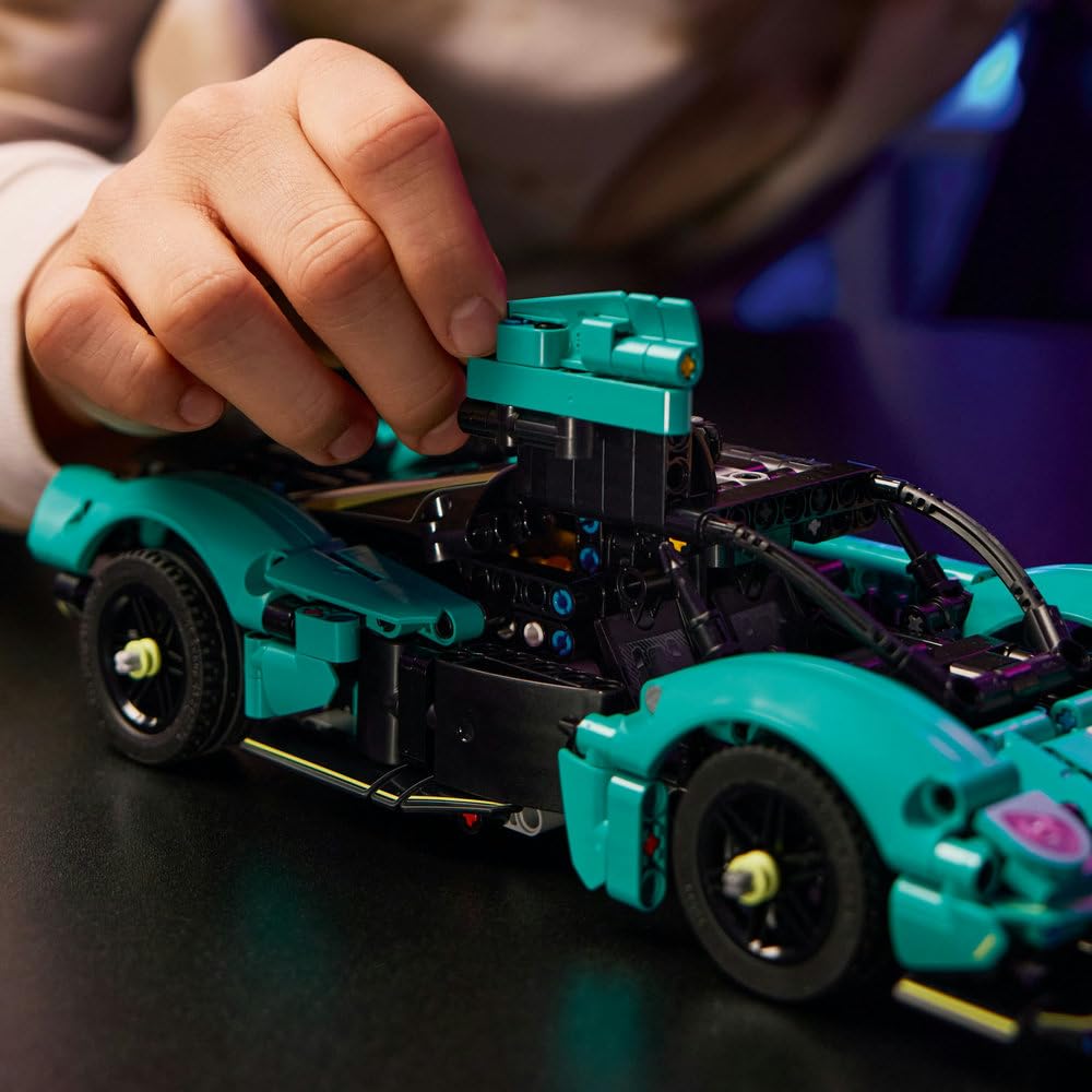LEGO Technic Aston Martin Valkyrie 42208 | Bolid F1, klocki konstrukcyjne, prezent dla fana motoryzacji, zabawka edukacyjna dla dzieci 9+, 707 elementów