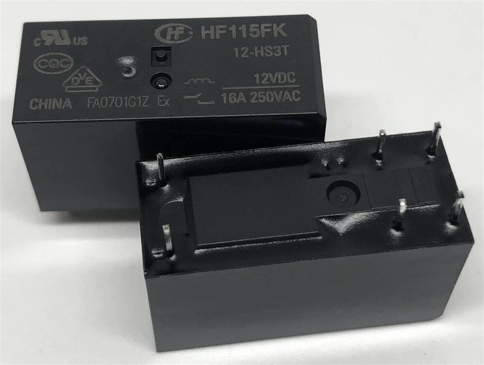 Relais HF115FK 12-HS3T pour réparer une carte électronique en panne
