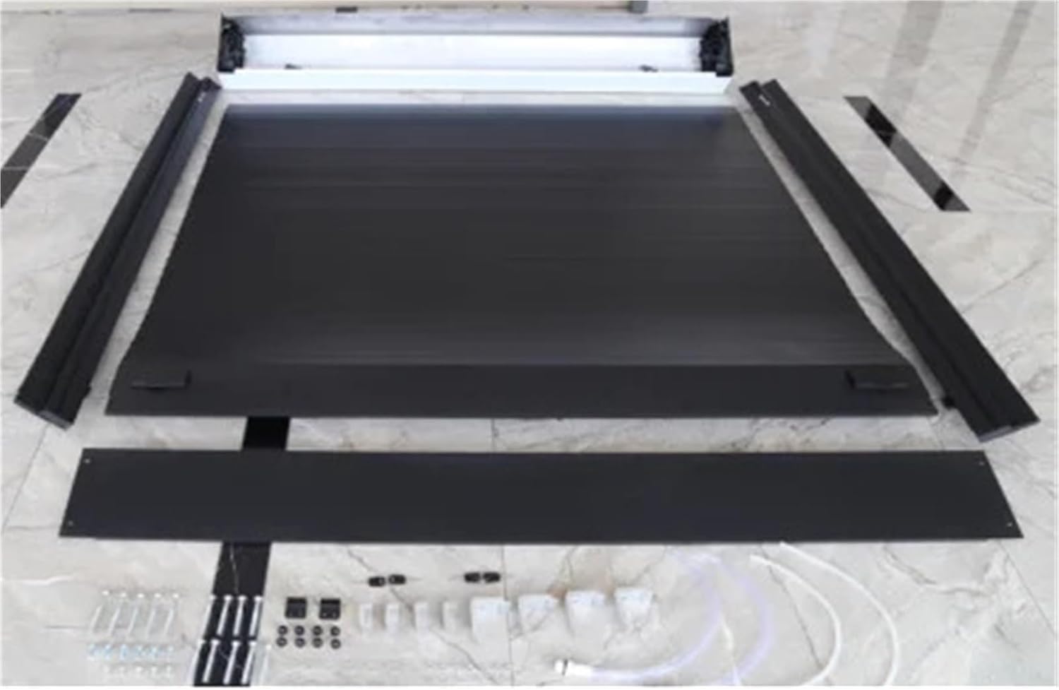 Car Accessories 4x4 Retractable Pickup Truck Bed Lid Cover Manual Roller Tonneau with Lock Compatible with Ford F150 Ranger