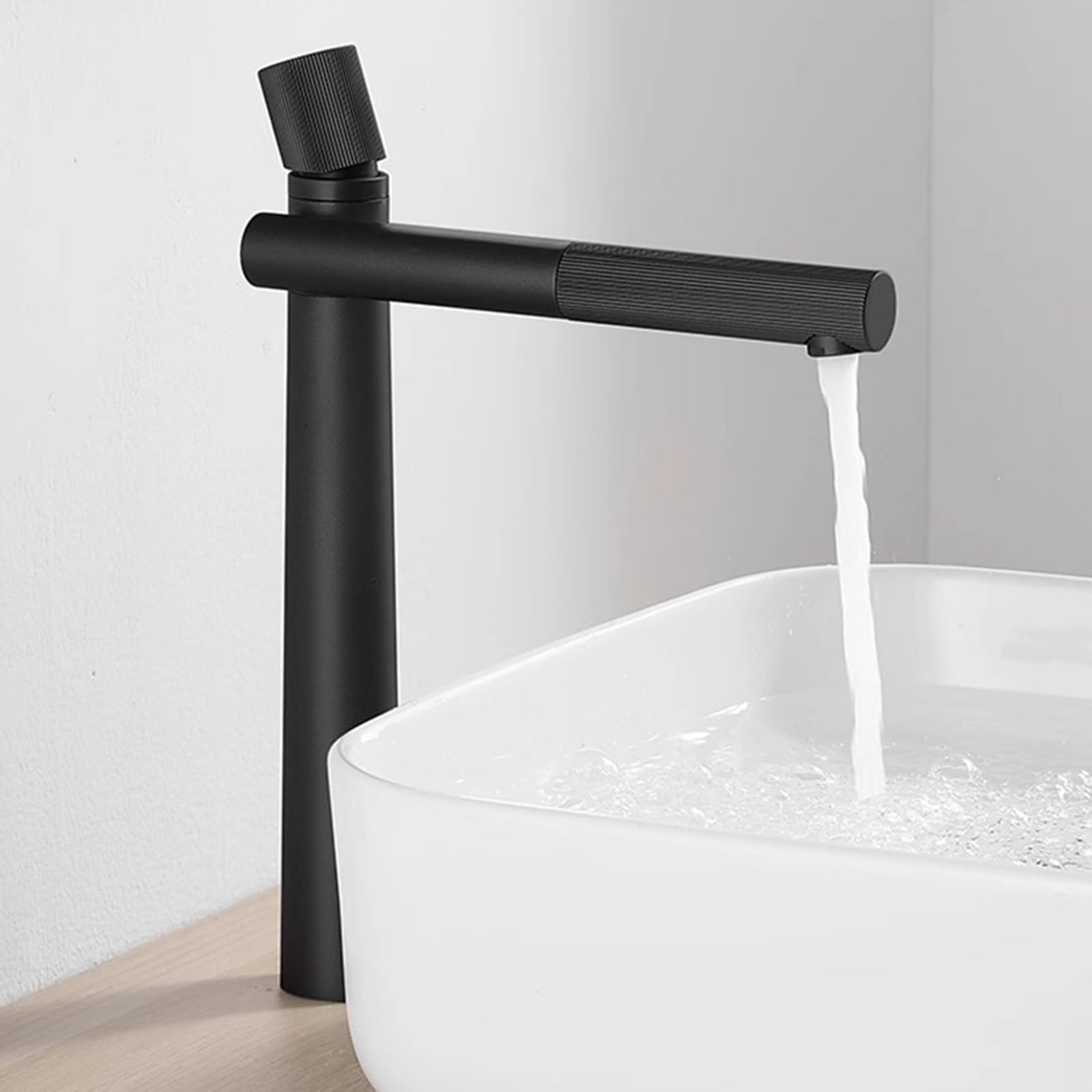 Grifo de baño blanco con caño orientable 360 ideal para rutinas de belleza y aseo