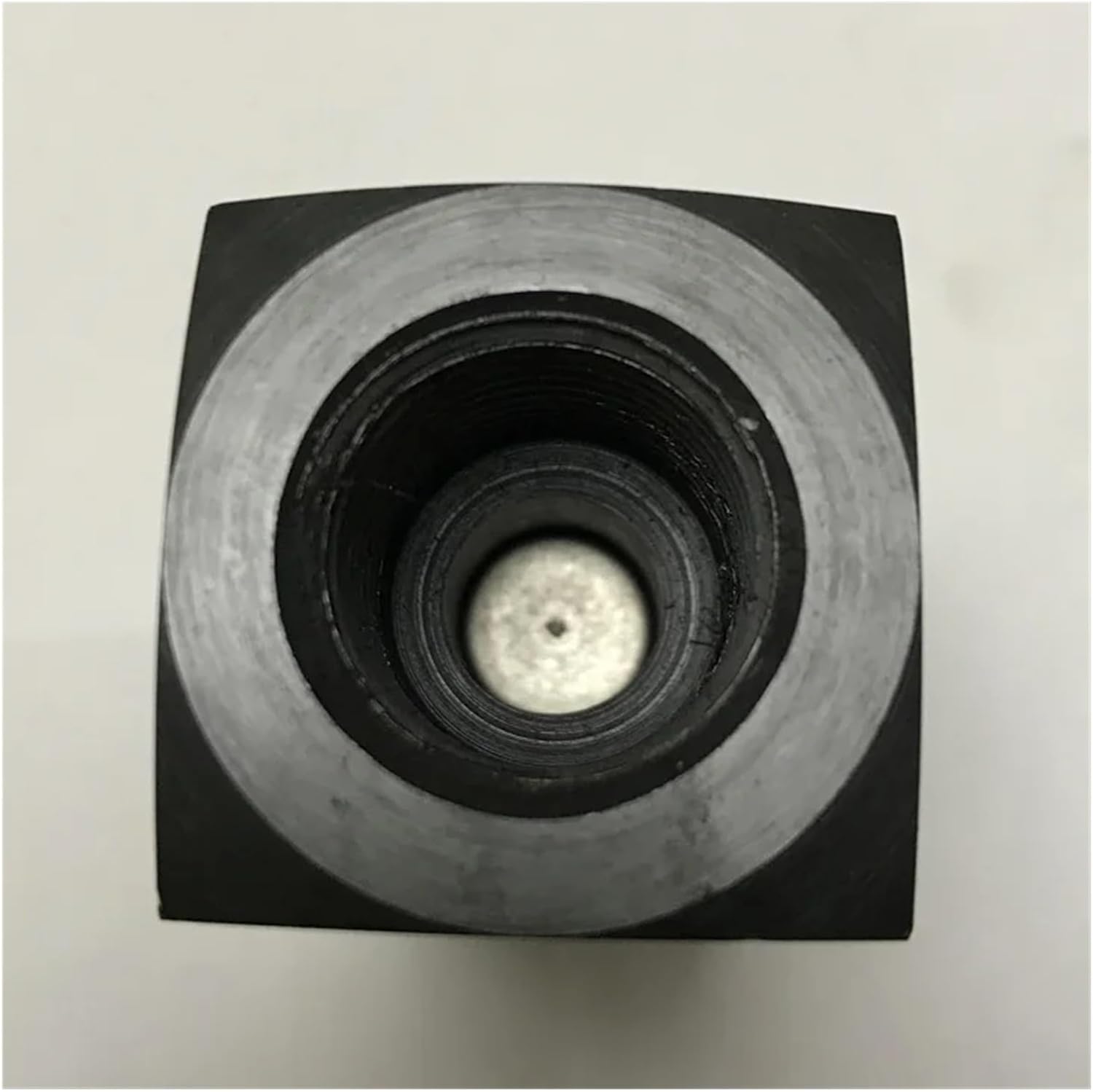 Internal view of the C800S Hydraulic Check Valve showing the fluid path