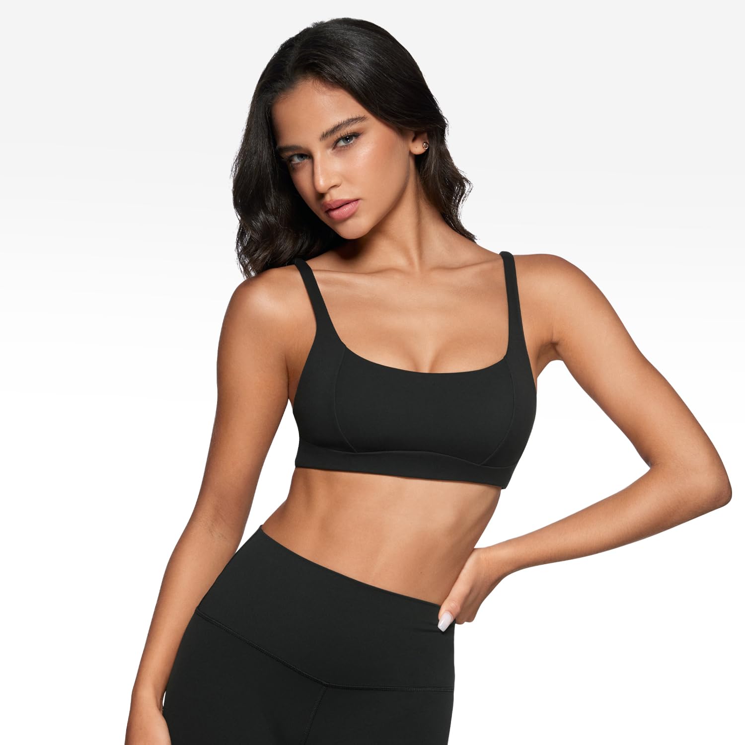 INGIA Brasier deportivo con cuello redondo cuadrado para mujer, con tirantes delgados, acolchado, de bajo impacto, para yoga, sin varillas, para entrenamiento