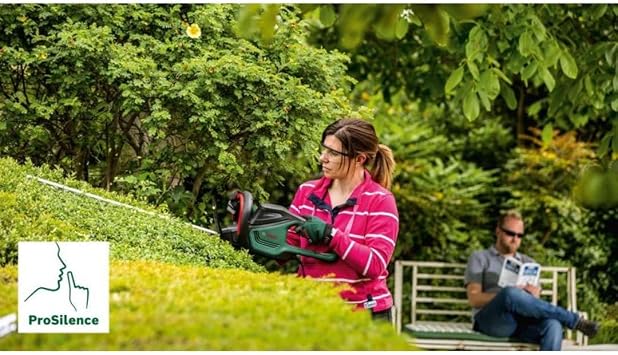 Bosch AdvancedHedgeCut 70 fence shears (500 Watt, blade length: 70 cm, for large fences, blade distance: 34 mm, in carton)