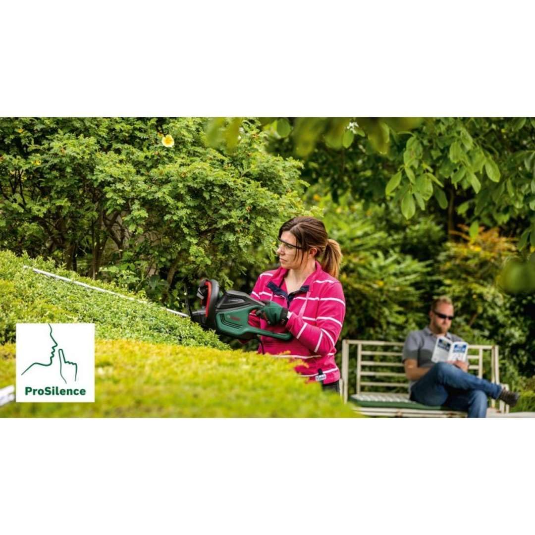 Bosch Cortasetos eléctrico AdvancedHedgeCut 70 (500 W, longitud de las cuchillas: 70 cm, para setos grandes, apertura de los dientes: 34 mm, en caja)