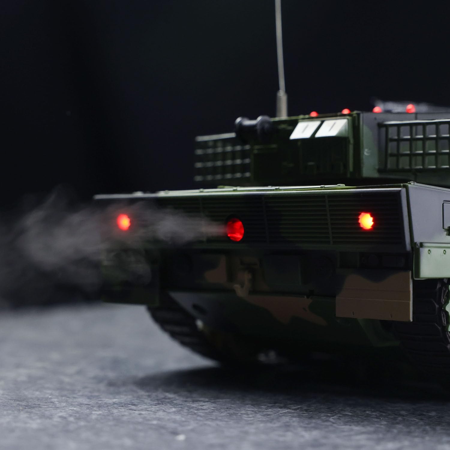 Henglong 3809 2.4GHz 1/24 RC Panzer Leopard 2 A5 Fernbedienung Schießen Schießeffekte Infrarot Kampfspray Wasser simuliert Licht Sound Hobby Grade Modell