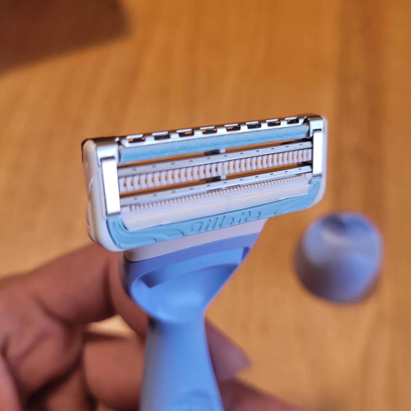 Gillette Venus Intimate Grooming Women's Razor for Pubic Hair and Skin, Bikini Razor, Handle + 3 Razor Refills