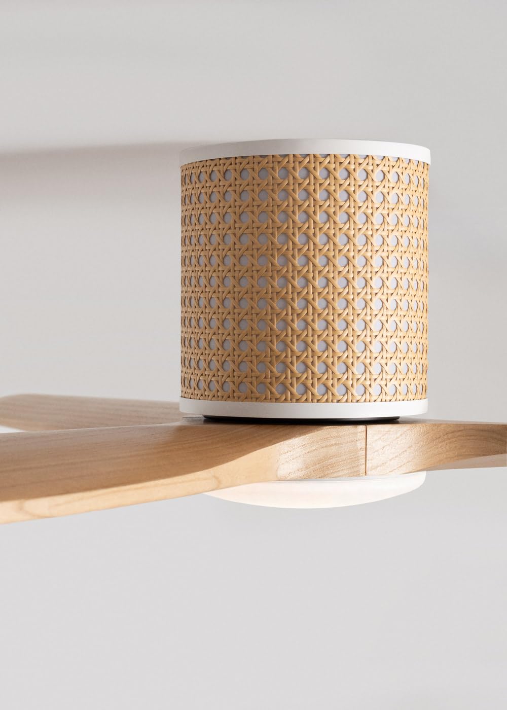 CREATE / WINDCALM RATTAN/Ventilateur de plafond avec lumière en bois naturel avec télécommande / 40W, Silencieux, Ø132 cm, double lumière, 6 vitesses, lumière LED 3 températures, fonction été-hiver