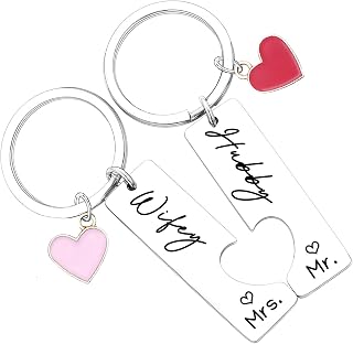 2Pcs Newly Couple Keychain for Mr and Mrs Gifts for Newlyweds Wedding Gift for Hubby and Wifey Gifts for Married Couple Gift Engagement Present for Bride and Groom Newly Wed Present
