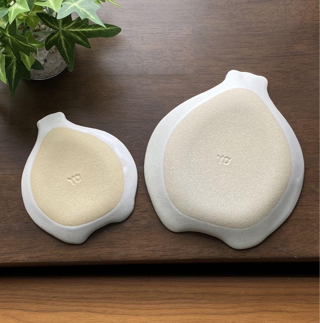 Amazon | シロクマ親子のお皿 2点 益子焼 よしざわ窯 | ノーブランド品