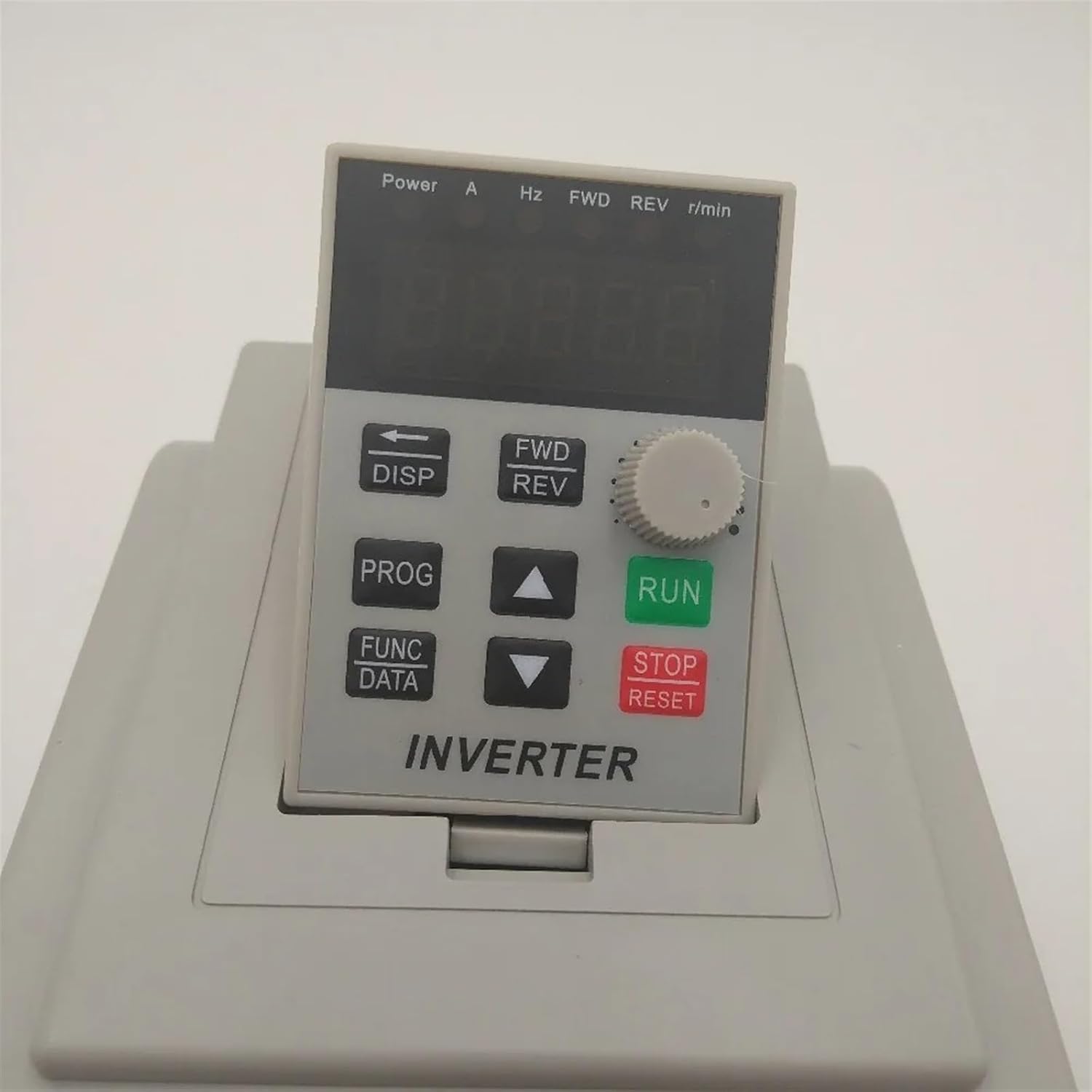 ZW-AT2-750W Frequency Converter Single Phase 220V Input and Singe 220V Phase Out 750W 5A