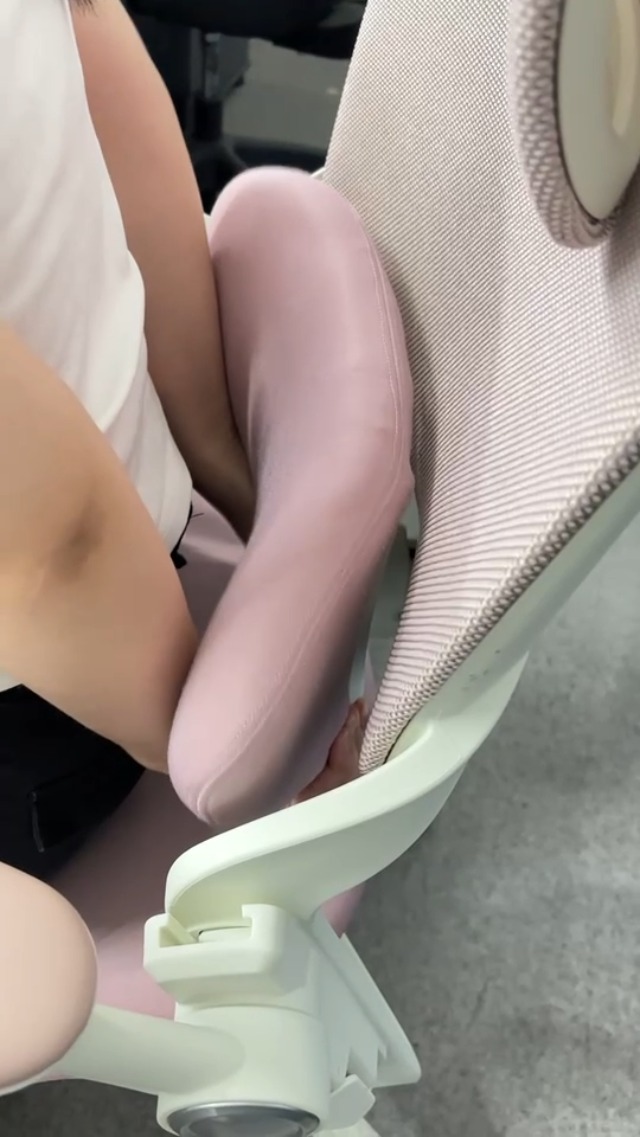 Amazon.com: MUSSO E80 Petite Ergonomic Office Chair for Women