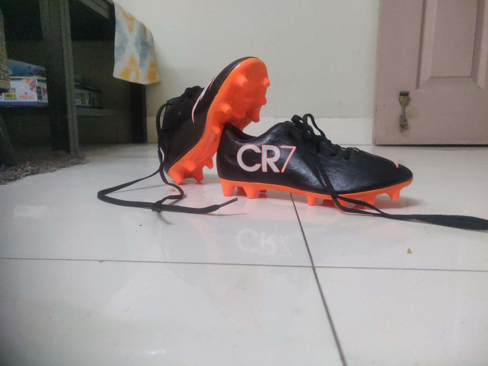 Buy GRAFTEX Ultimate CR7-JJ Ronaldo PU Soccer/Football Shoes for Men by Flying High India (White