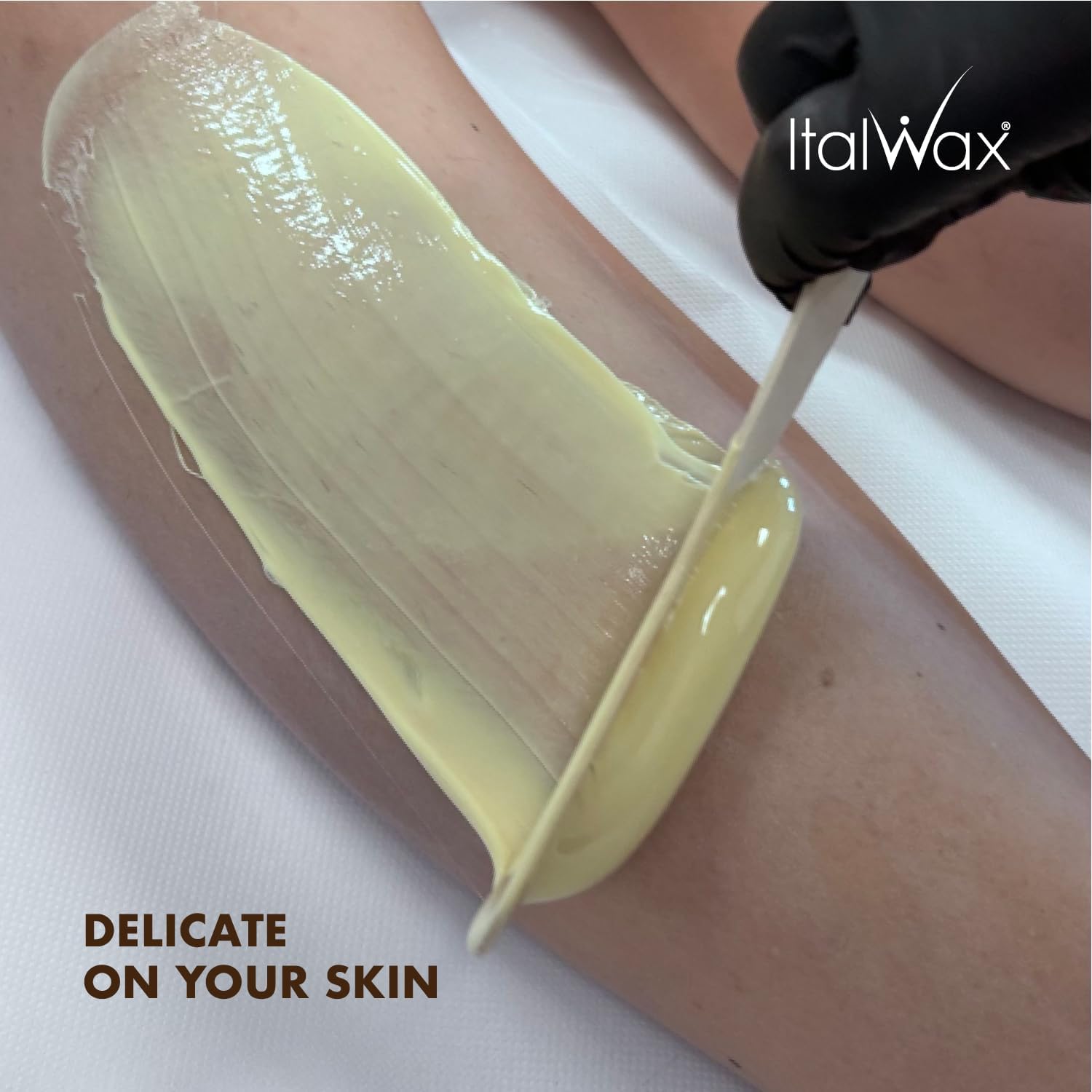 Italwax White Chocolate - 1kg Perline di cera a caldo per la depilazione senza strisce - Formula naturale per tutti i tipi di pelle – Aromatizzato vaniglia – Raccomandato per area bikini e ascelle